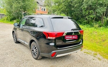 Mitsubishi Outlander III рестайлинг 3, 2015 год, 1 590 000 рублей, 6 фотография