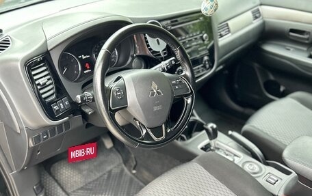 Mitsubishi Outlander III рестайлинг 3, 2015 год, 1 590 000 рублей, 10 фотография