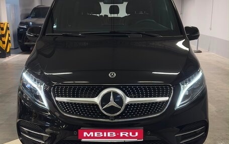 Mercedes-Benz V-Класс, 2023 год, 7 300 000 рублей, 4 фотография