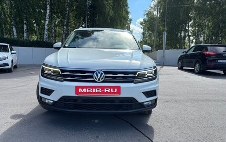 Volkswagen Tiguan II, 2018 год, 2 820 000 рублей, 2 фотография