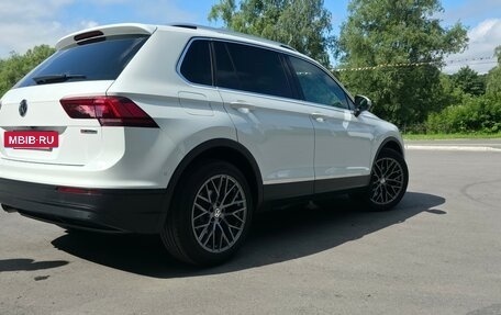 Volkswagen Tiguan II, 2018 год, 2 820 000 рублей, 6 фотография