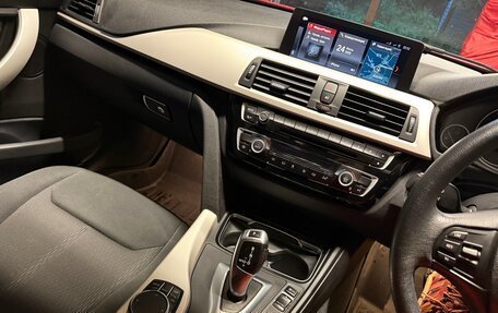 BMW 3 серия, 2018 год, 1 880 000 рублей, 17 фотография