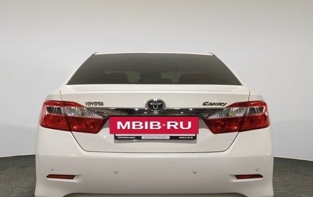 Toyota Camry, 2014 год, 1 620 000 рублей, 6 фотография