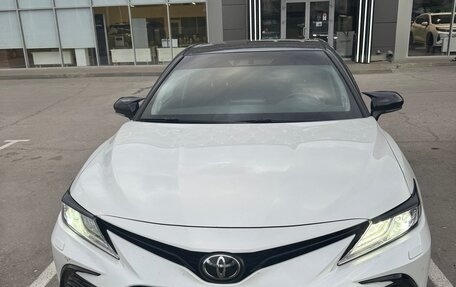 Toyota Camry, 2021 год, 3 490 000 рублей, 1 фотография
