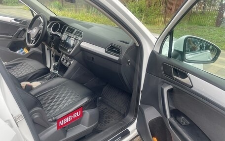 Volkswagen Tiguan II, 2017 год, 1 950 000 рублей, 2 фотография
