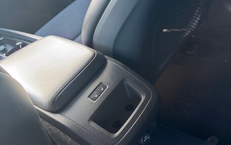 Volvo V60 Cross Country II, 2019 год, 2 800 000 рублей, 10 фотография