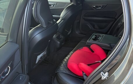 Volvo V60 Cross Country II, 2019 год, 2 800 000 рублей, 9 фотография
