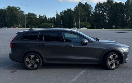 Volvo V60 Cross Country II, 2019 год, 2 800 000 рублей, 27 фотография