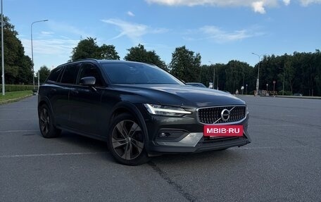 Volvo V60 Cross Country II, 2019 год, 2 800 000 рублей, 30 фотография