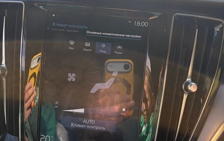 Volvo V60 Cross Country II, 2019 год, 2 800 000 рублей, 40 фотография