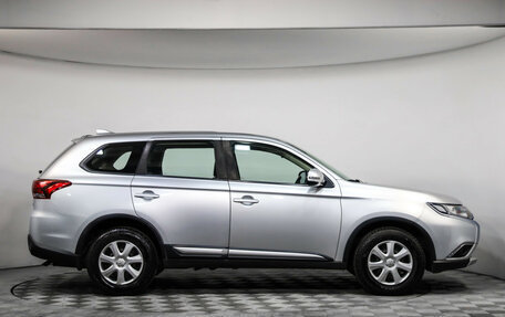 Mitsubishi Outlander III рестайлинг 3, 2017 год, 2 150 000 рублей, 4 фотография