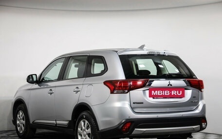 Mitsubishi Outlander III рестайлинг 3, 2017 год, 2 150 000 рублей, 8 фотография