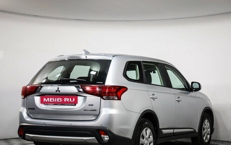 Mitsubishi Outlander III рестайлинг 3, 2017 год, 2 150 000 рублей, 6 фотография