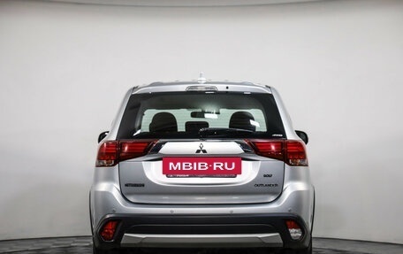 Mitsubishi Outlander III рестайлинг 3, 2017 год, 2 150 000 рублей, 7 фотография