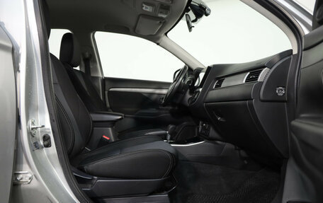 Mitsubishi Outlander III рестайлинг 3, 2017 год, 2 150 000 рублей, 25 фотография