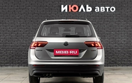 Volkswagen Tiguan II, 2020 год, 2 400 000 рублей, 5 фотография