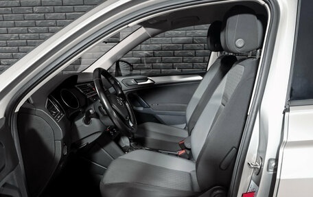 Volkswagen Tiguan II, 2020 год, 2 400 000 рублей, 10 фотография