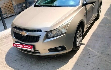 Chevrolet Cruze II, 2010 год, 800 000 рублей, 3 фотография