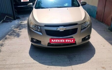 Chevrolet Cruze II, 2010 год, 800 000 рублей, 4 фотография