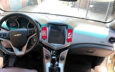 Chevrolet Cruze II, 2010 год, 800 000 рублей, 9 фотография