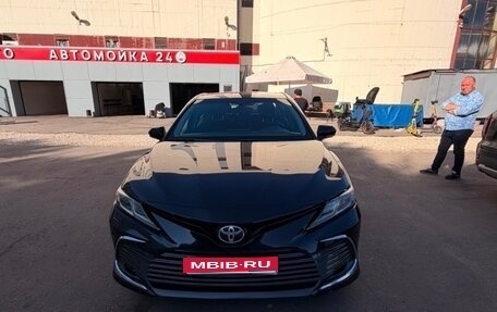 Toyota Camry, 2021 год, 2 300 000 рублей, 1 фотография