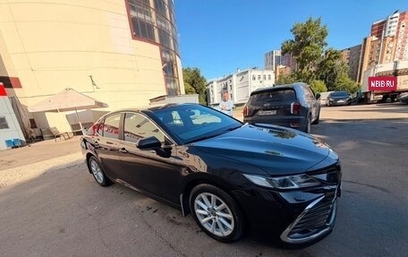 Toyota Camry, 2021 год, 2 300 000 рублей, 4 фотография