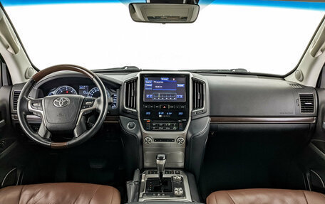 Toyota Land Cruiser 200, 2017 год, 5 950 000 рублей, 14 фотография