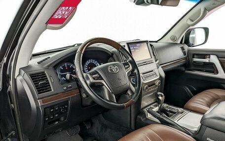 Toyota Land Cruiser 200, 2017 год, 5 950 000 рублей, 17 фотография