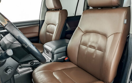 Toyota Land Cruiser 200, 2017 год, 5 950 000 рублей, 21 фотография