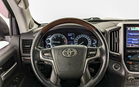 Toyota Land Cruiser 200, 2017 год, 5 950 000 рублей, 24 фотография