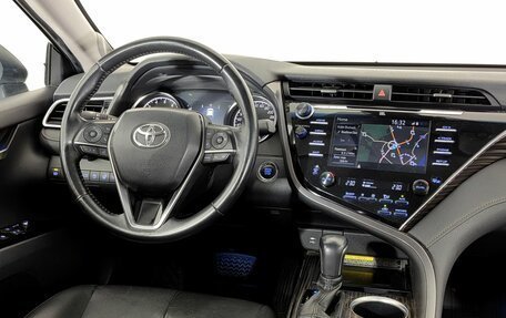 Toyota Camry, 2018 год, 2 699 000 рублей, 10 фотография