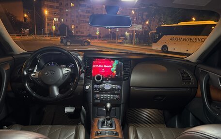 Infiniti QX70, 2013 год, 2 150 000 рублей, 13 фотография