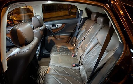 Infiniti QX70, 2013 год, 2 150 000 рублей, 15 фотография