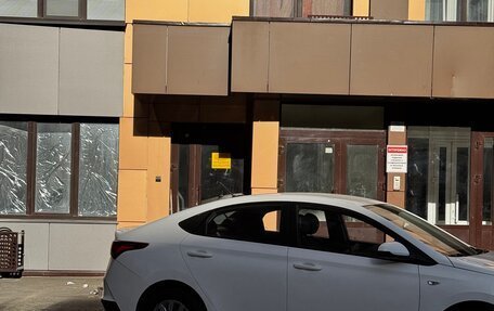 Hyundai Solaris II рестайлинг, 2021 год, 900 000 рублей, 3 фотография