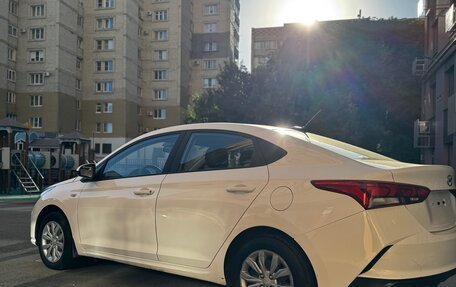 Hyundai Solaris II рестайлинг, 2021 год, 900 000 рублей, 8 фотография