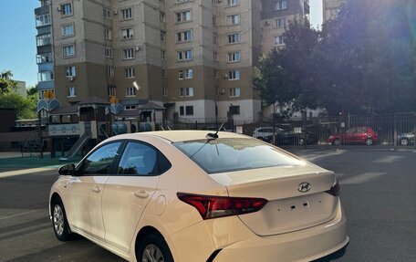 Hyundai Solaris II рестайлинг, 2021 год, 900 000 рублей, 7 фотография