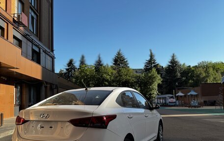 Hyundai Solaris II рестайлинг, 2021 год, 900 000 рублей, 5 фотография