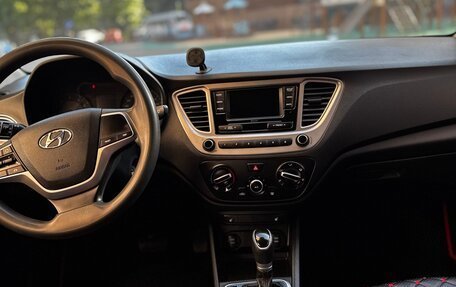 Hyundai Solaris II рестайлинг, 2021 год, 900 000 рублей, 22 фотография