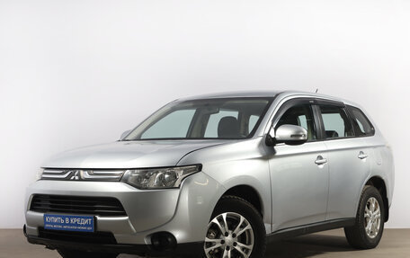 Mitsubishi Outlander III рестайлинг 3, 2013 год, 1 499 000 рублей, 3 фотография