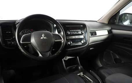Mitsubishi Outlander III рестайлинг 3, 2013 год, 1 499 000 рублей, 9 фотография
