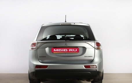 Mitsubishi Outlander III рестайлинг 3, 2013 год, 1 499 000 рублей, 5 фотография