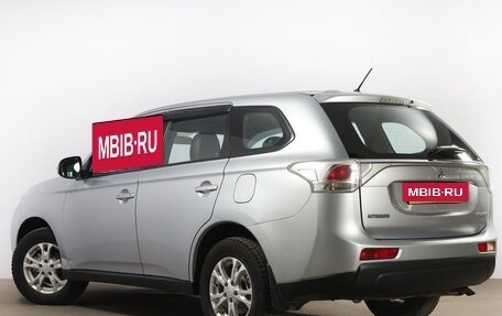 Mitsubishi Outlander III рестайлинг 3, 2013 год, 1 499 000 рублей, 4 фотография