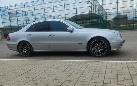 Mercedes-Benz E-Класс, 2005 год, 940 000 рублей, 1 фотография