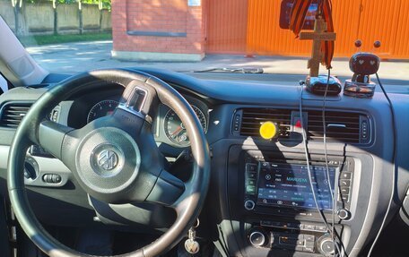 Volkswagen Jetta VI, 2011 год, 100 000 рублей, 6 фотография