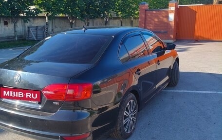 Volkswagen Jetta VI, 2011 год, 100 000 рублей, 4 фотография