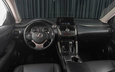 Lexus NX I, 2017 год, 2 999 000 рублей, 10 фотография