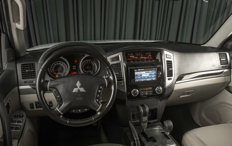 Mitsubishi Pajero IV, 2017 год, 2 899 000 рублей, 6 фотография
