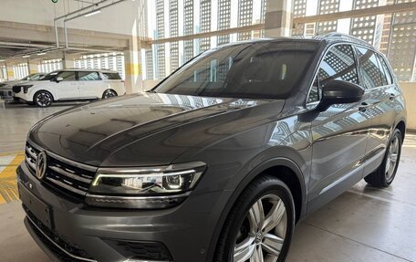 Volkswagen Tiguan II, 2021 год, 2 199 100 рублей, 2 фотография