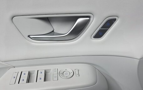 Hyundai Kona, 2023 год, 2 430 000 рублей, 15 фотография