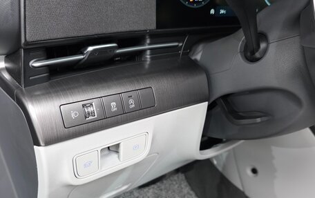Hyundai Kona, 2023 год, 2 430 000 рублей, 16 фотография